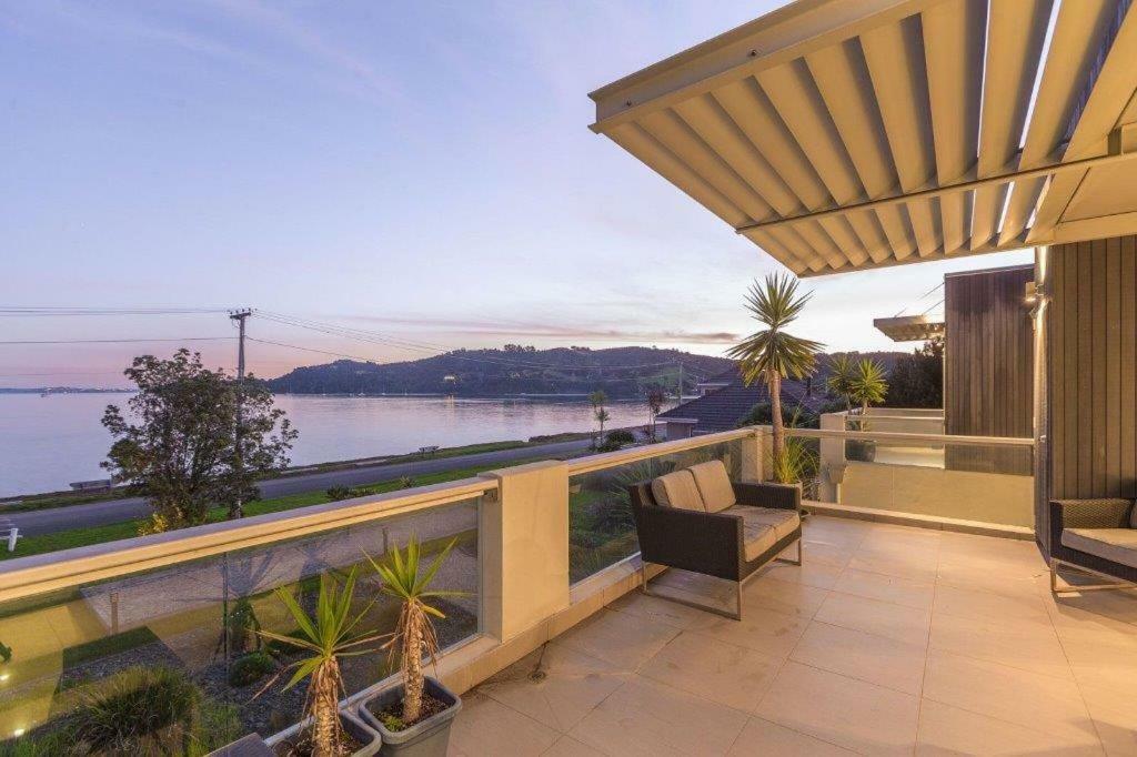 Waiheke Waterfront Lodge Oneroa Екстер'єр фото